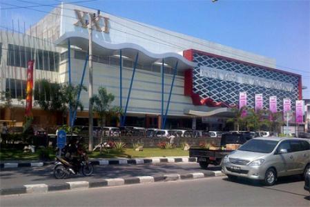 Warga Polonia Blokir Gang A Belakang Hermes Palace